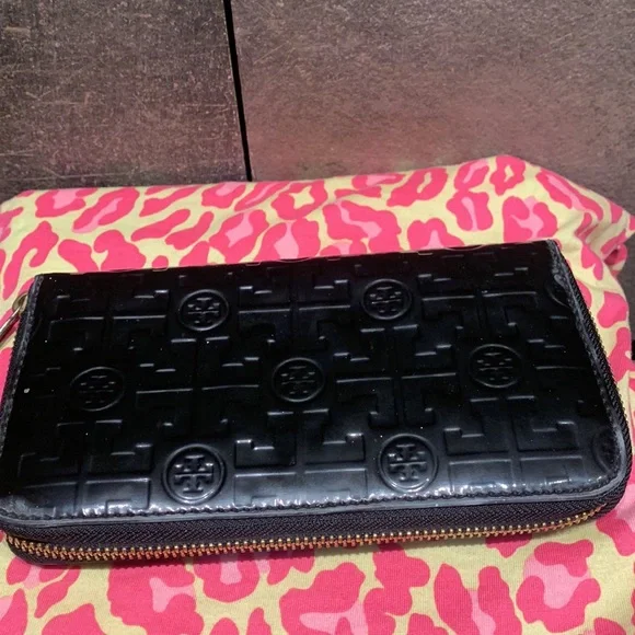 Authentic Tory Burch Wallet - Picture 8 of 8